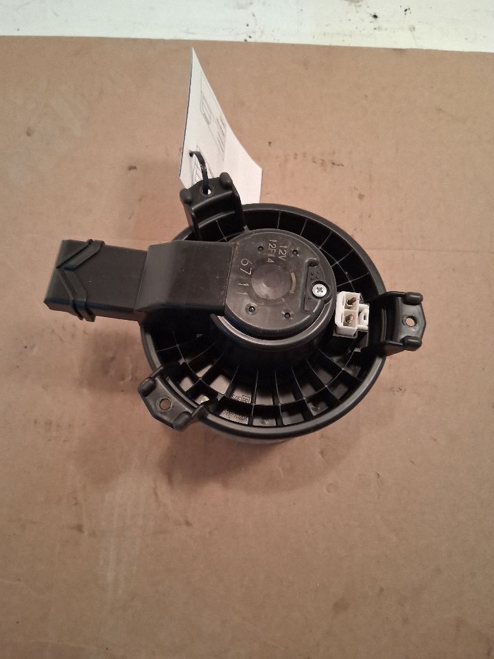 Blower Motor from a 2023 Subaru XV Crosstrek, photo 3