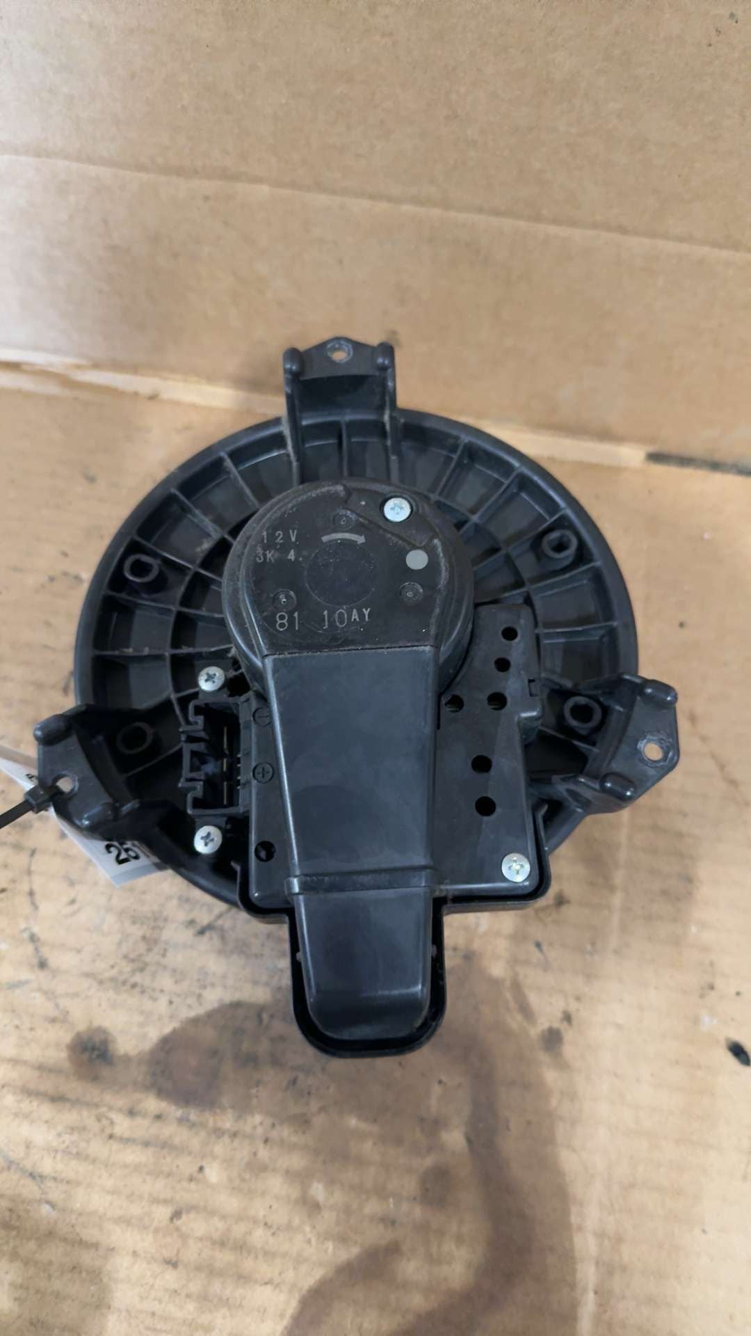 Blower Motor from a 2005 Toyota Camry, photo 3