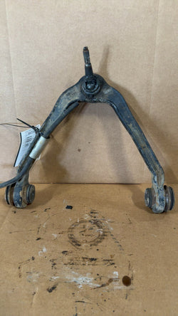 Upper Control Arm from a 2002 Chevrolet Silverado 1500, front, left side, photo 1