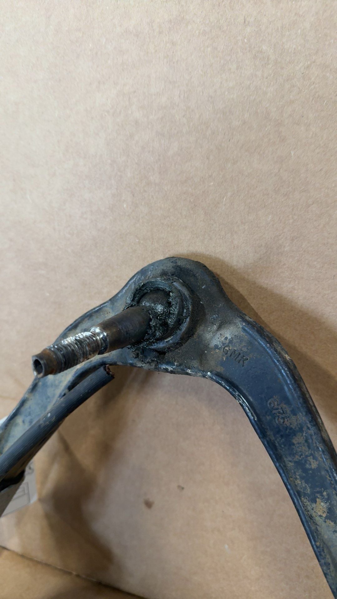 Upper Control Arm from a 2002 Chevrolet Silverado 1500, front, left side, photo 2