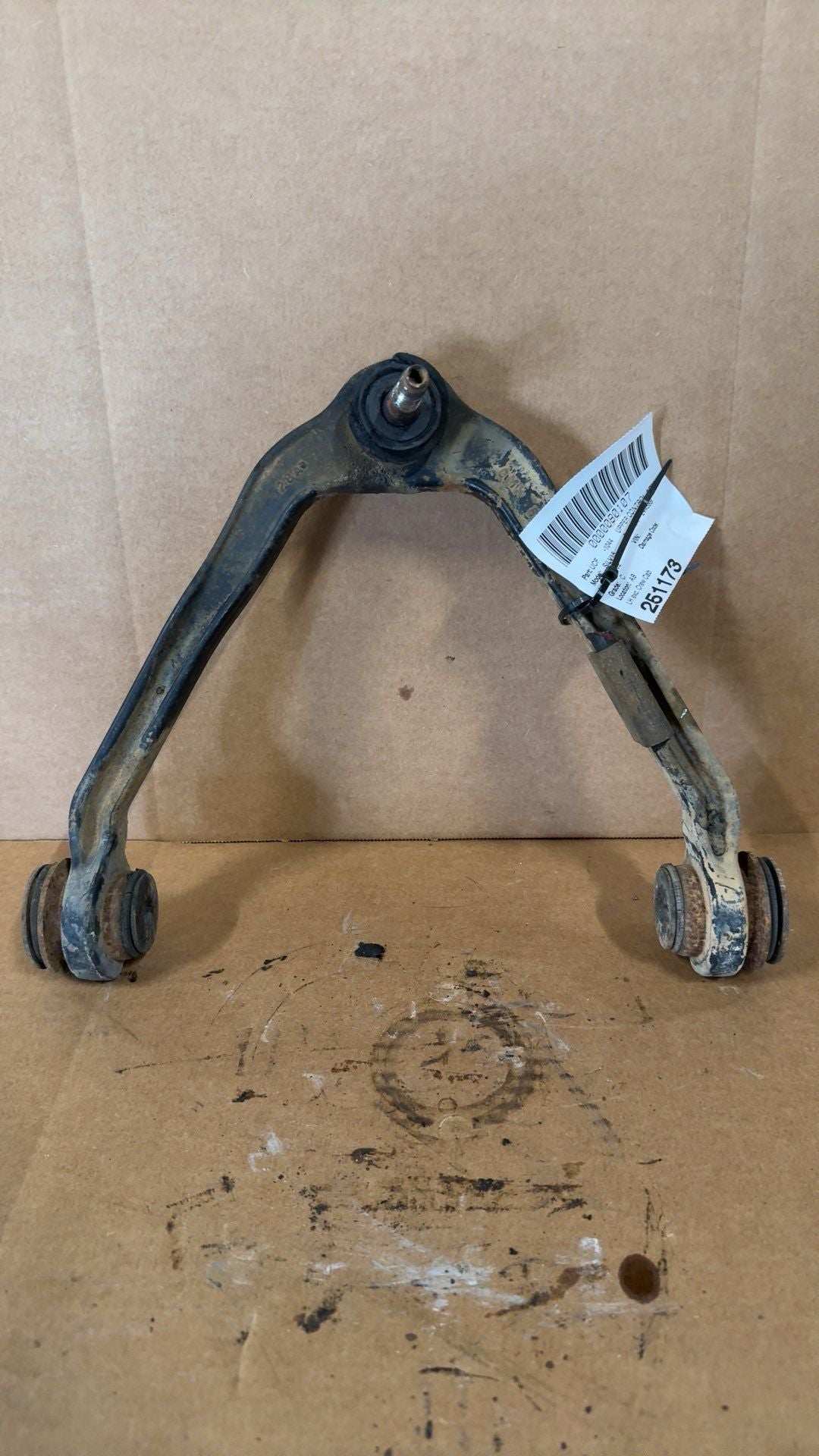Upper Control Arm from a 2002 Chevrolet Silverado 1500, front, right side, photo 1