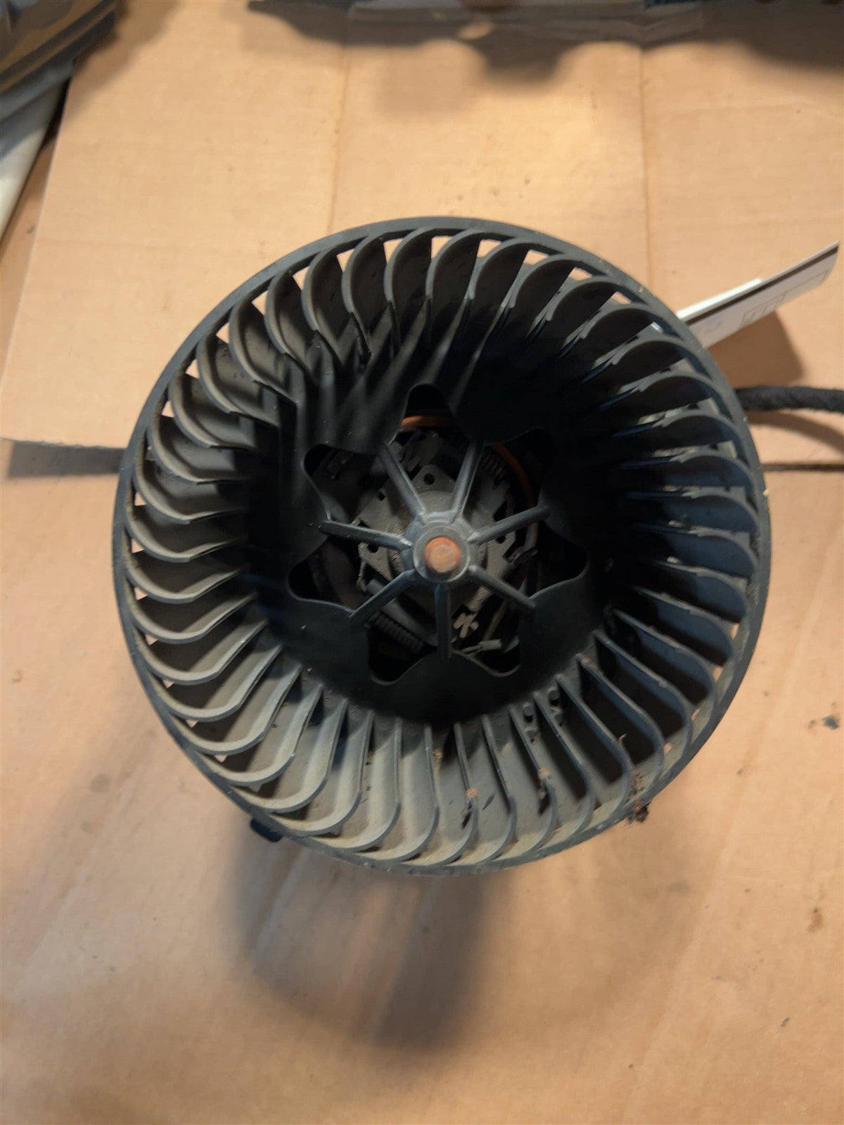 Blower Motor from a 2006 Volkswagen Jetta, photo 2