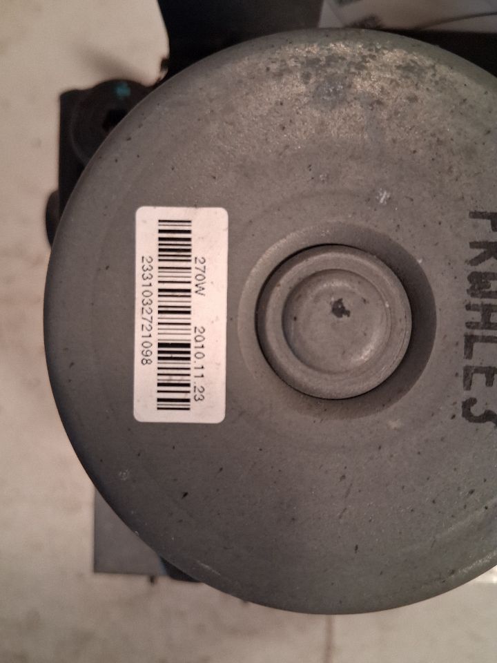 ABS Pump Module from a 2011 Hyundai Genesis, photo 3