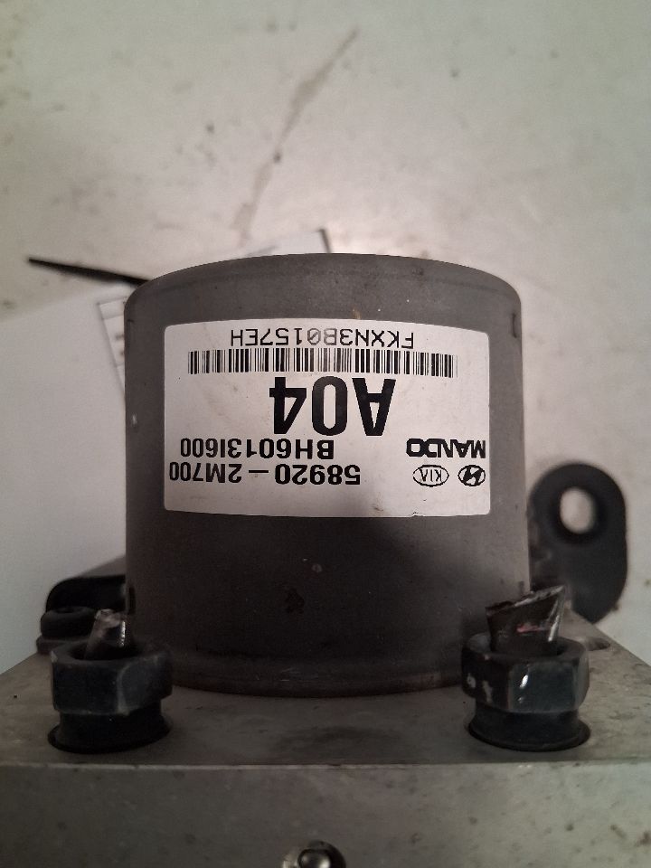 ABS Pump Module from a 2011 Hyundai Genesis, photo 5