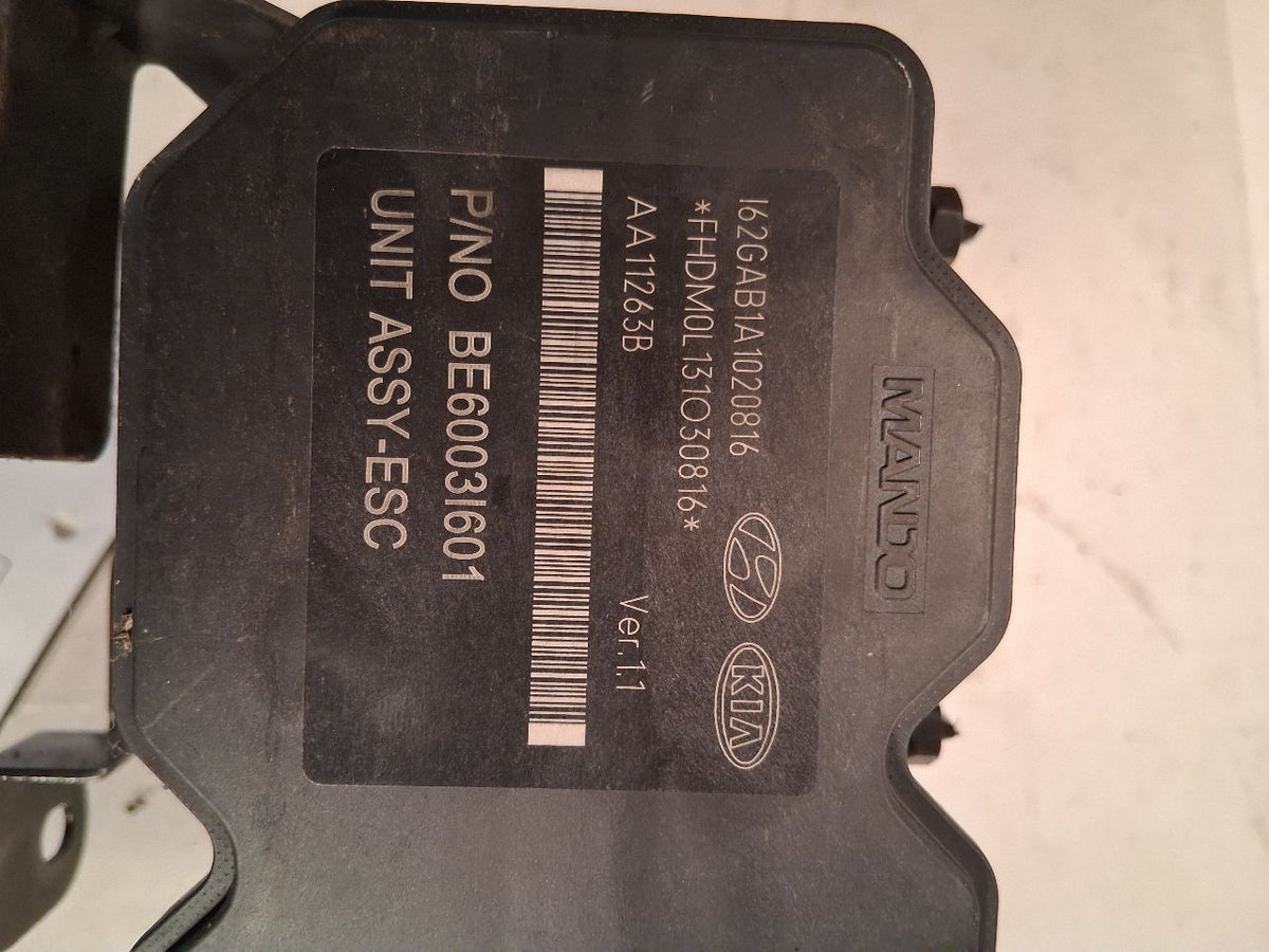 ABS Pump Module from a 2011 Hyundai Genesis, photo 7