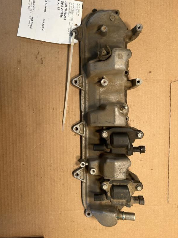 Valve Cover from a 2015 Chevrolet Silverado 1500, photo 1
