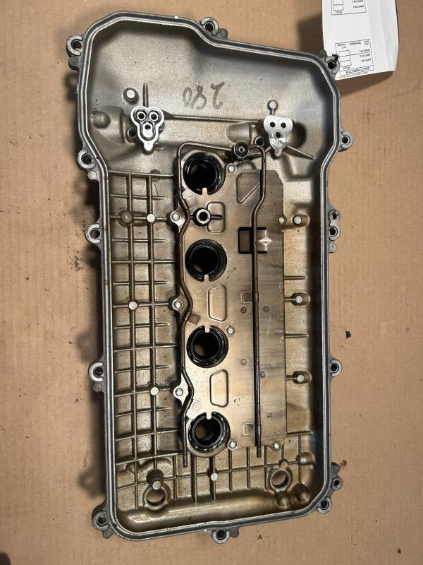 Valve Cover from a 2009 Toyota Corolla, photo 2