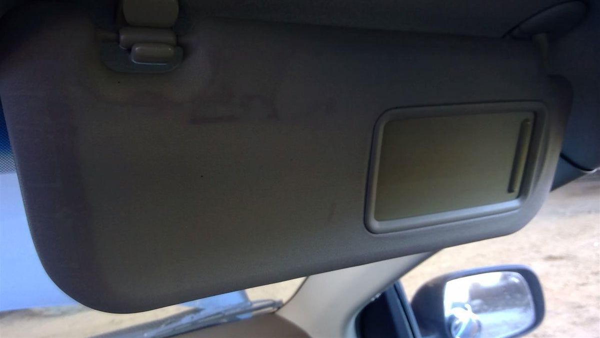 Sun Visor from a 2010 Toyota Yaris, right side, photo 1