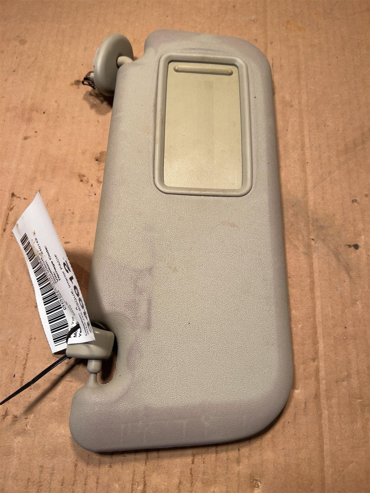 Sun Visor from a 2010 Toyota Yaris, right side, photo 3
