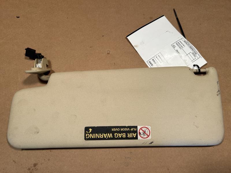 Sun Visor from a 2009 Volkswagen Beetle, right side, photo 1