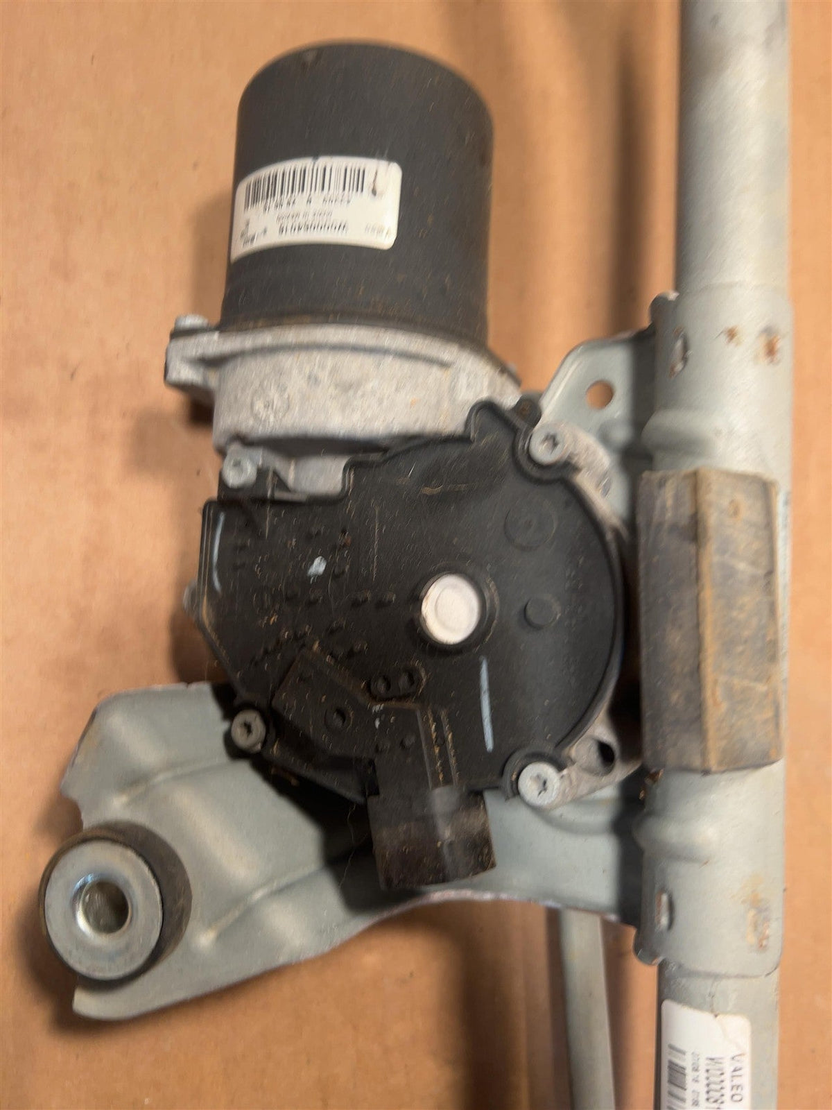 Windshield Wiper Motor from a 2017 Chevrolet Silverado 1500, photo 2