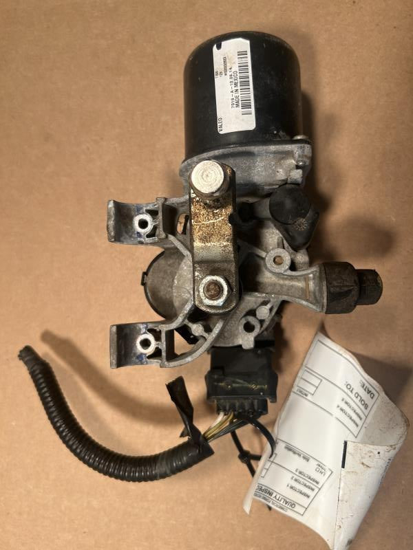 Windshield Wiper Motor from a 2014 Chevrolet Sonic, photo 1