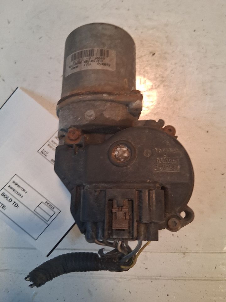 Windshield Wiper Motor from a 2010 Ford Mustang, photo 2