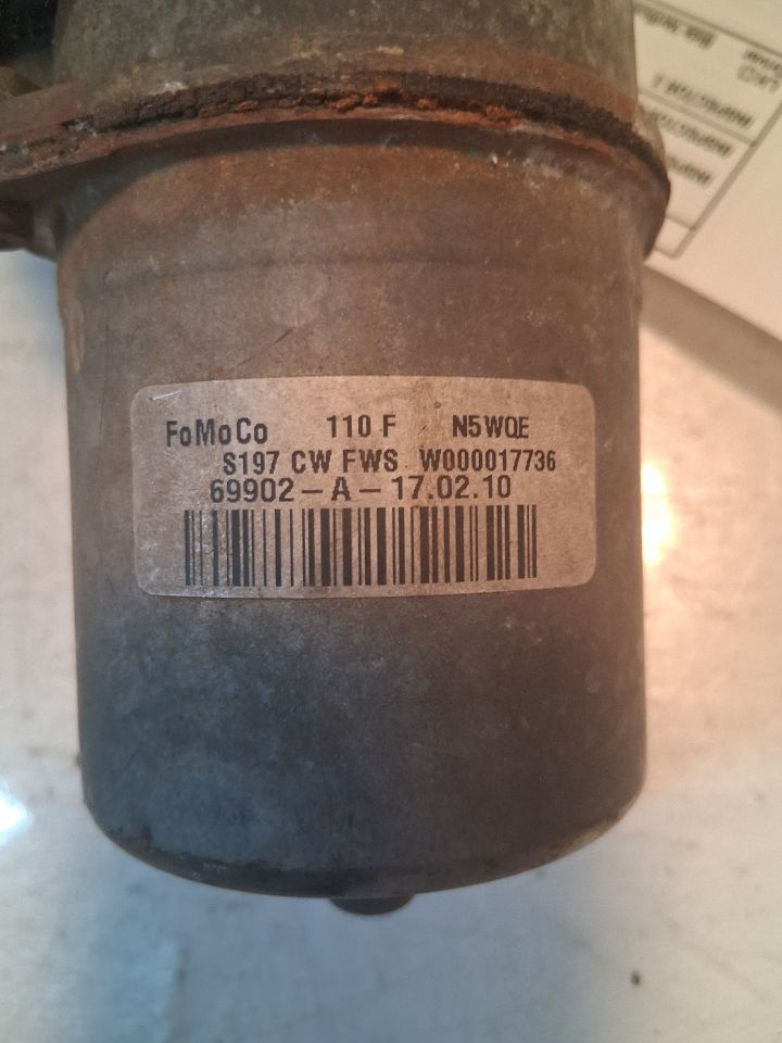 Windshield Wiper Motor from a 2010 Ford Mustang, photo 3