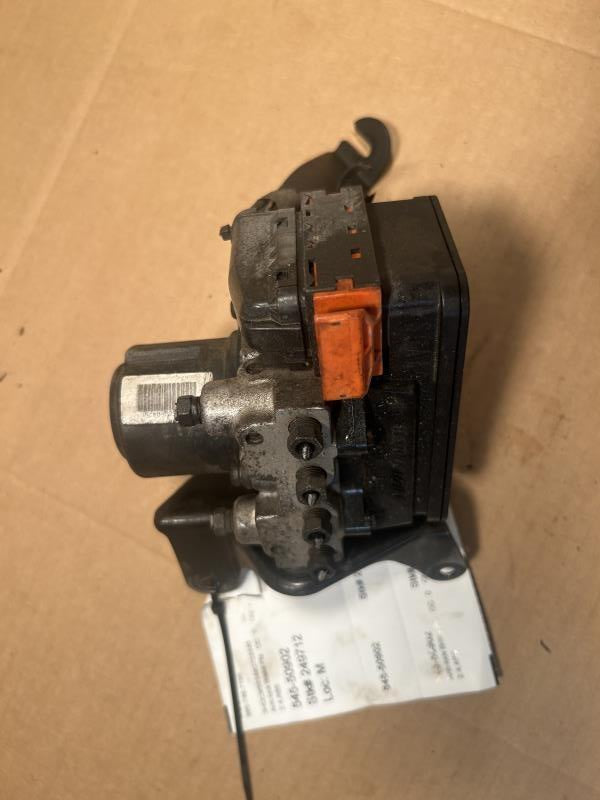 ABS Pump Module from a 2004 Honda Accord, photo 3