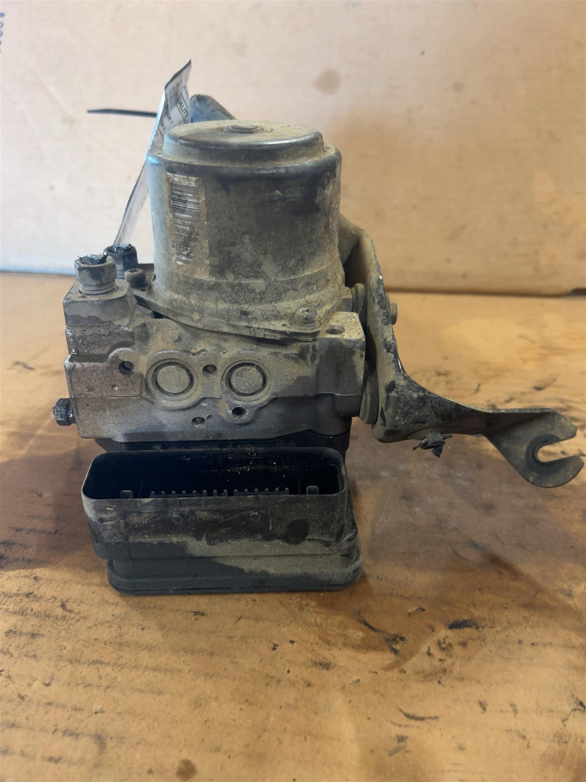 ABS Pump Module from a 2004 Honda Accord, photo 1