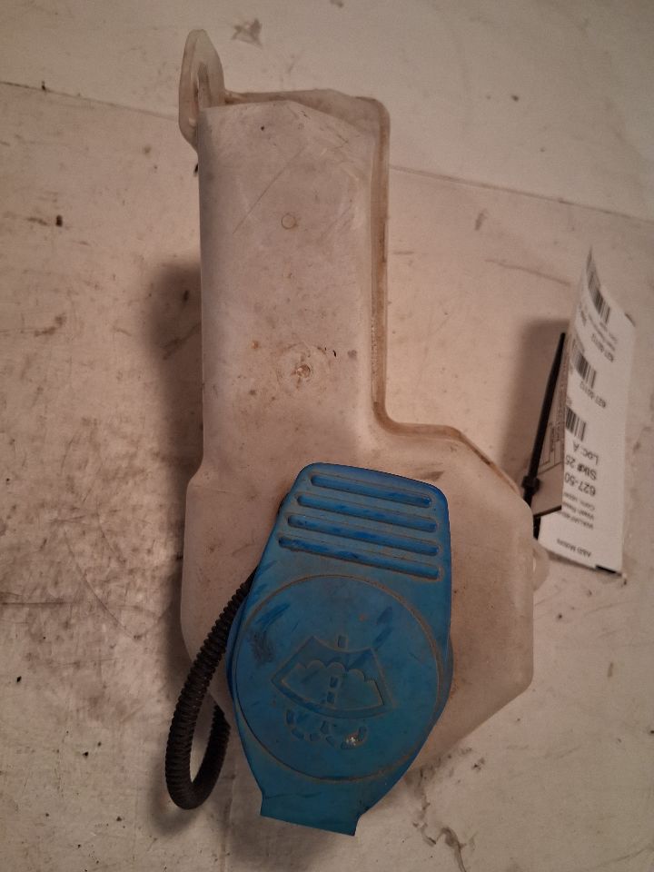 Windshield Washer Reservoir from a 2009 Audi A4, upper, photo 1