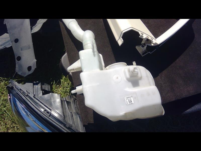 Windshield Washer Reservoir from a 2016 Mercedes-Benz GLE-Class, photo 1