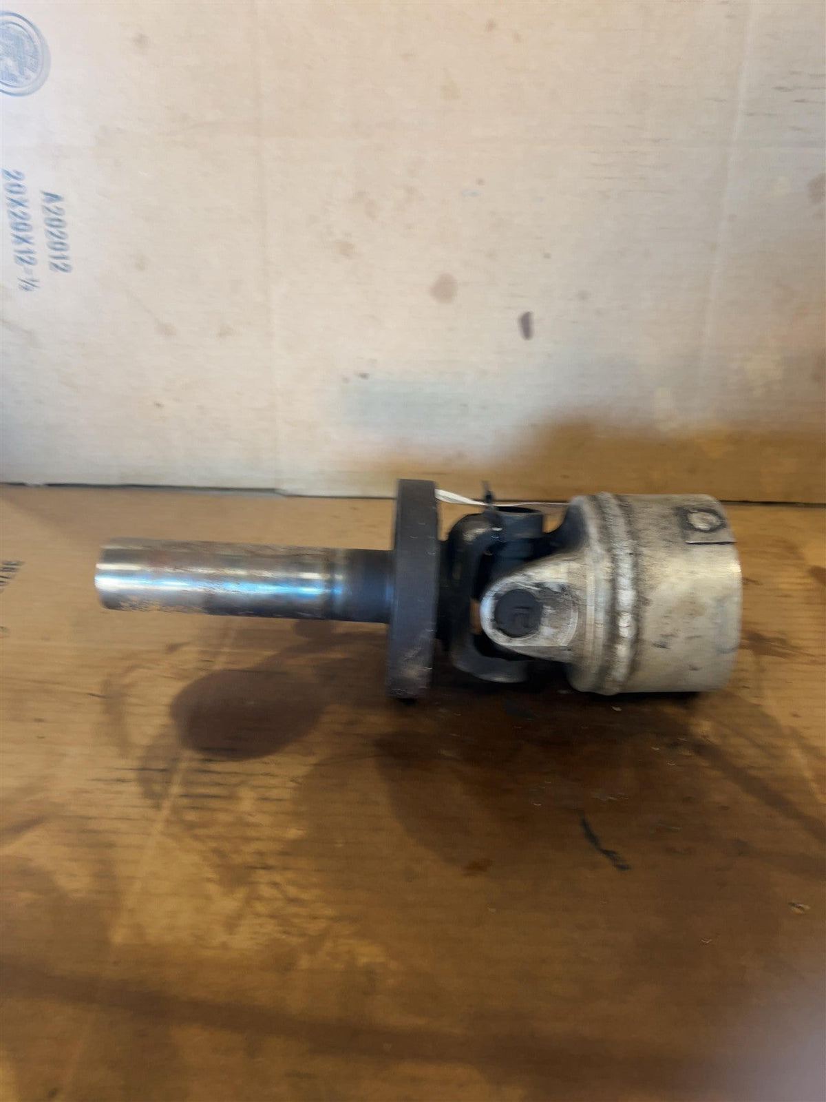 Yoke / U-Joint from a 1999 Dodge Ram 1500, photo 2