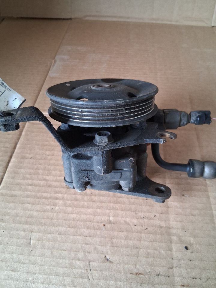 Power Steering Pump from a 2005 Toyota Camry, photo 1