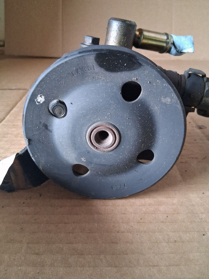 Power Steering Pump from a 2005 Toyota Camry, photo 4
