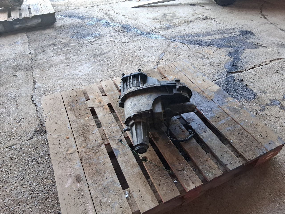Transfer Case from a 2005 Chevrolet Trailblazer EXT, photo 3