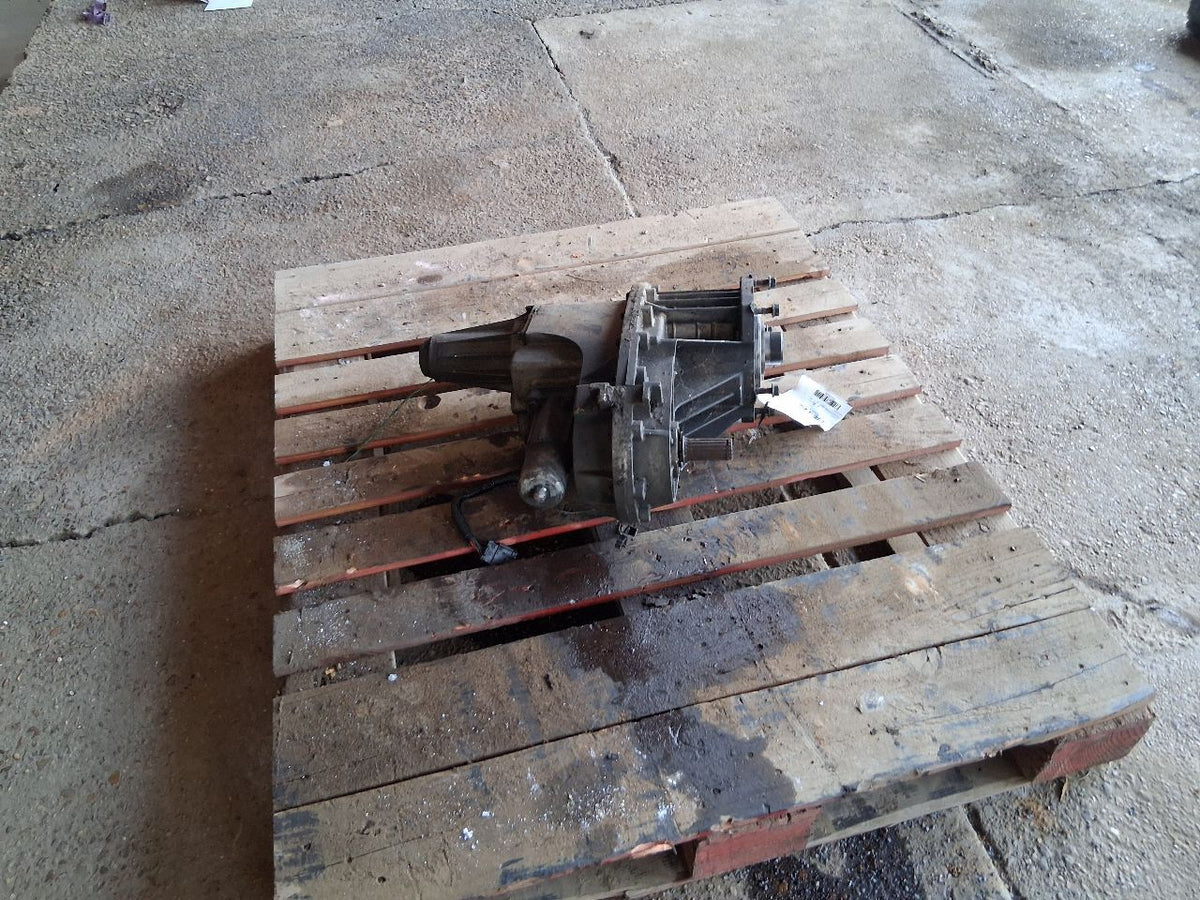 Transfer Case from a 2005 Chevrolet Trailblazer EXT, photo 4