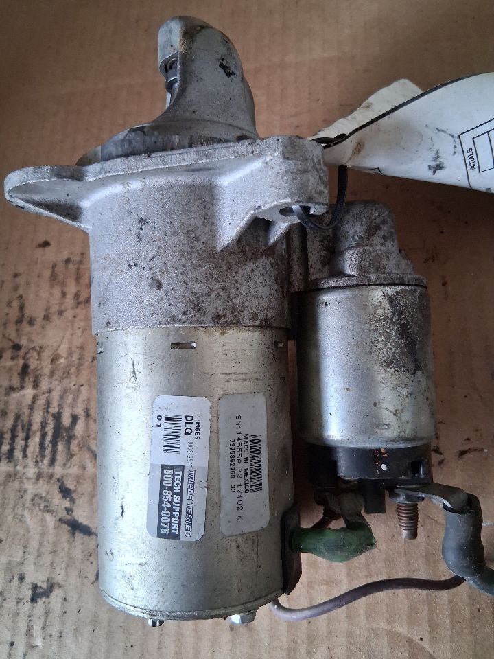 Starter Motor from a 2005 Chevrolet Trailblazer EXT, photo 1