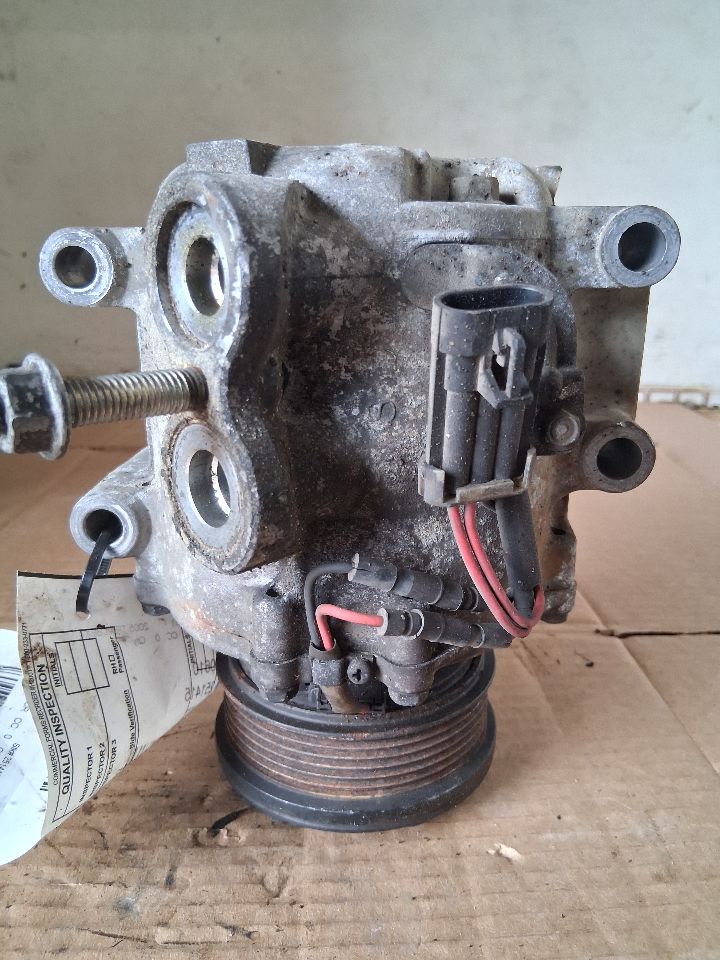 AC Compressor from a 2005 Chevrolet Trailblazer EXT, photo 1