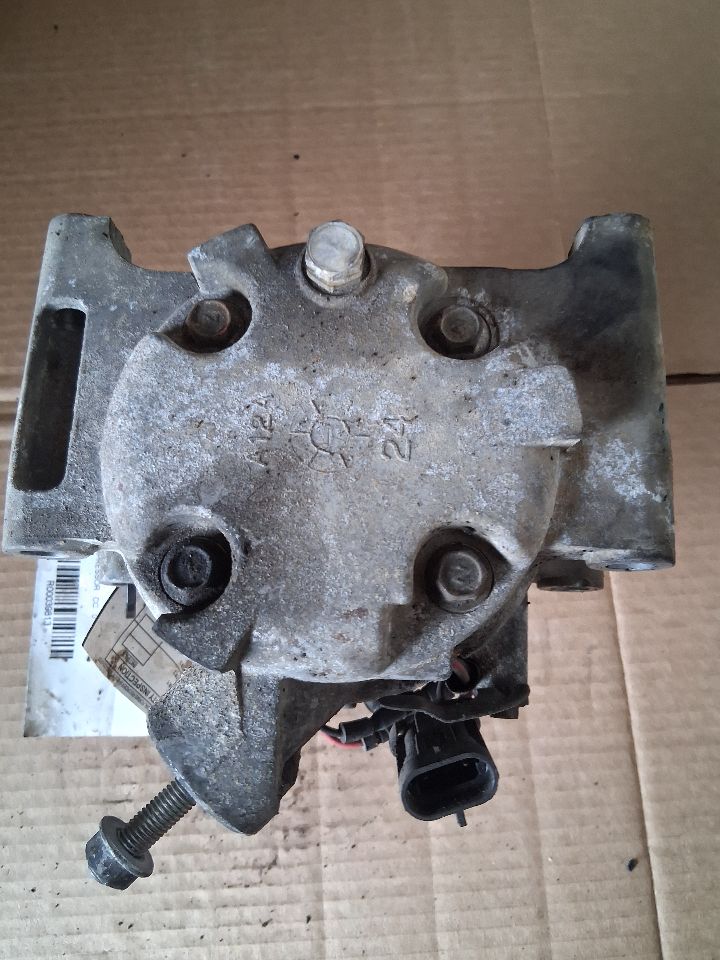 AC Compressor from a 2005 Chevrolet Trailblazer EXT, photo 2