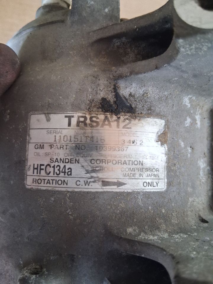 AC Compressor from a 2005 Chevrolet Trailblazer EXT, photo 4