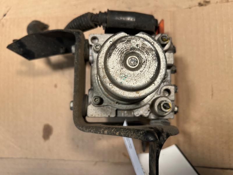 ABS Pump Module from a 2007 Honda, photo 2