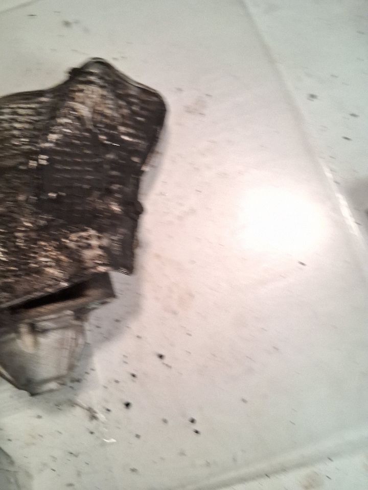 Starter Motor from a 2004 Jeep Liberty, photo 1