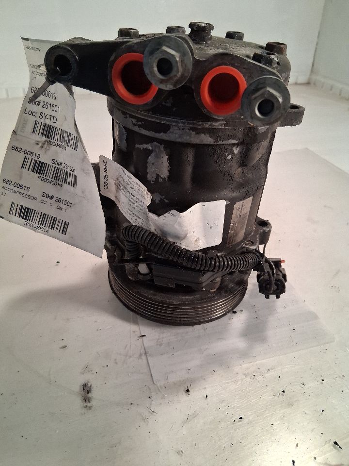 AC Compressor from a 2004 Jeep Liberty, photo 2
