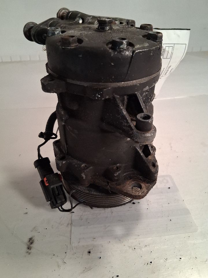AC Compressor from a 2004 Jeep Liberty, photo 4