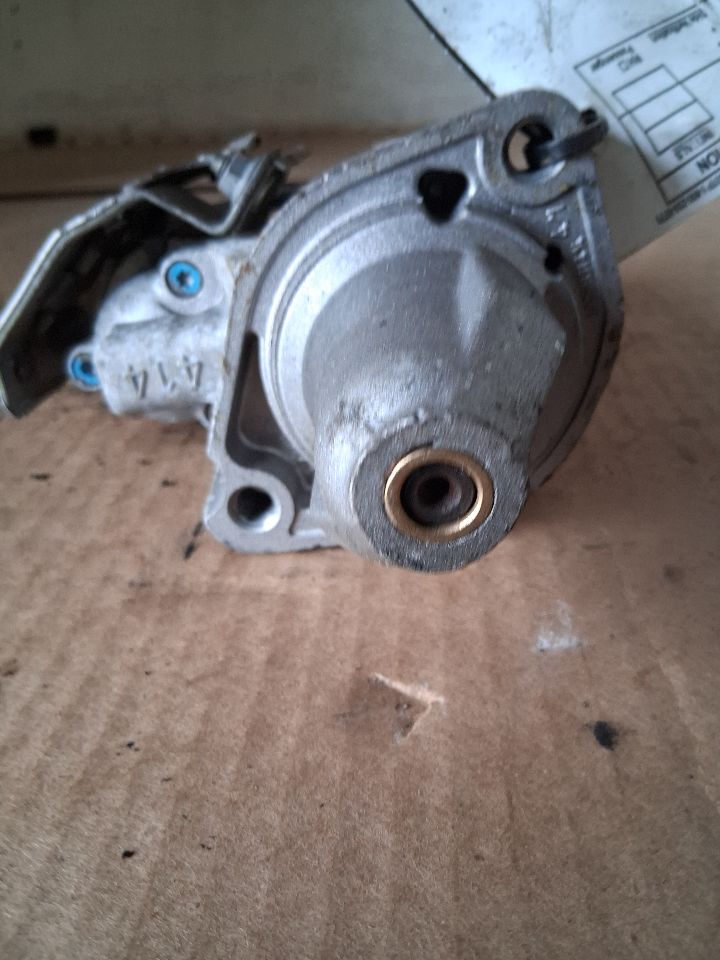 Starter Motor from a 2010 Mercedes-Benz ML-Class, photo 1