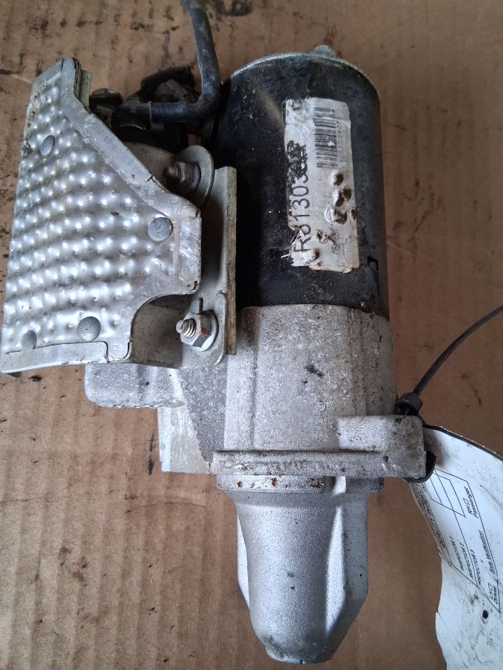 Starter Motor from a 2010 Mercedes-Benz ML-Class, photo 2