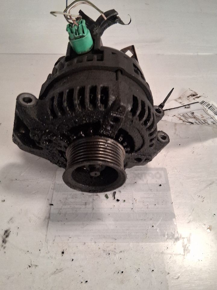 Alternator from a 2004 Honda Accord, photo 1
