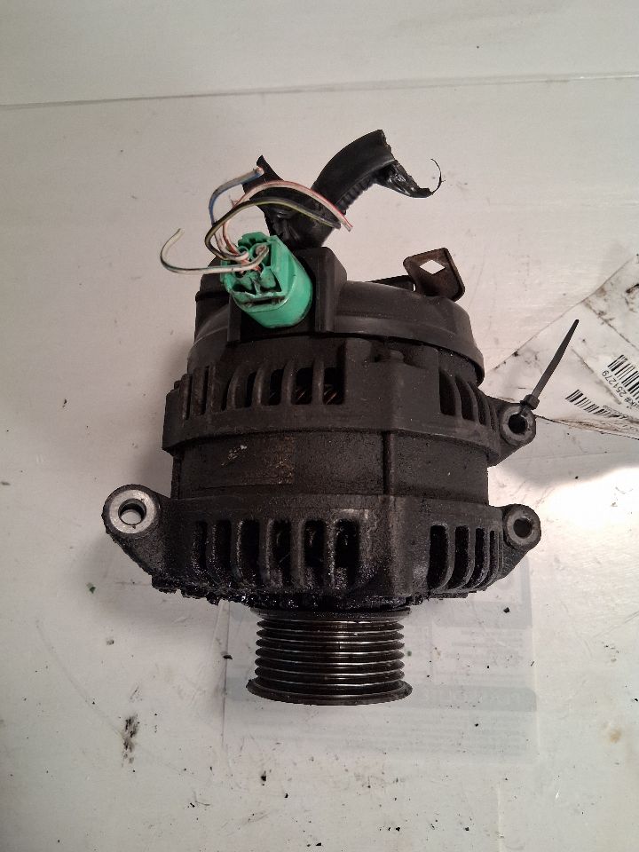 Alternator from a 2004 Honda Accord, photo 2