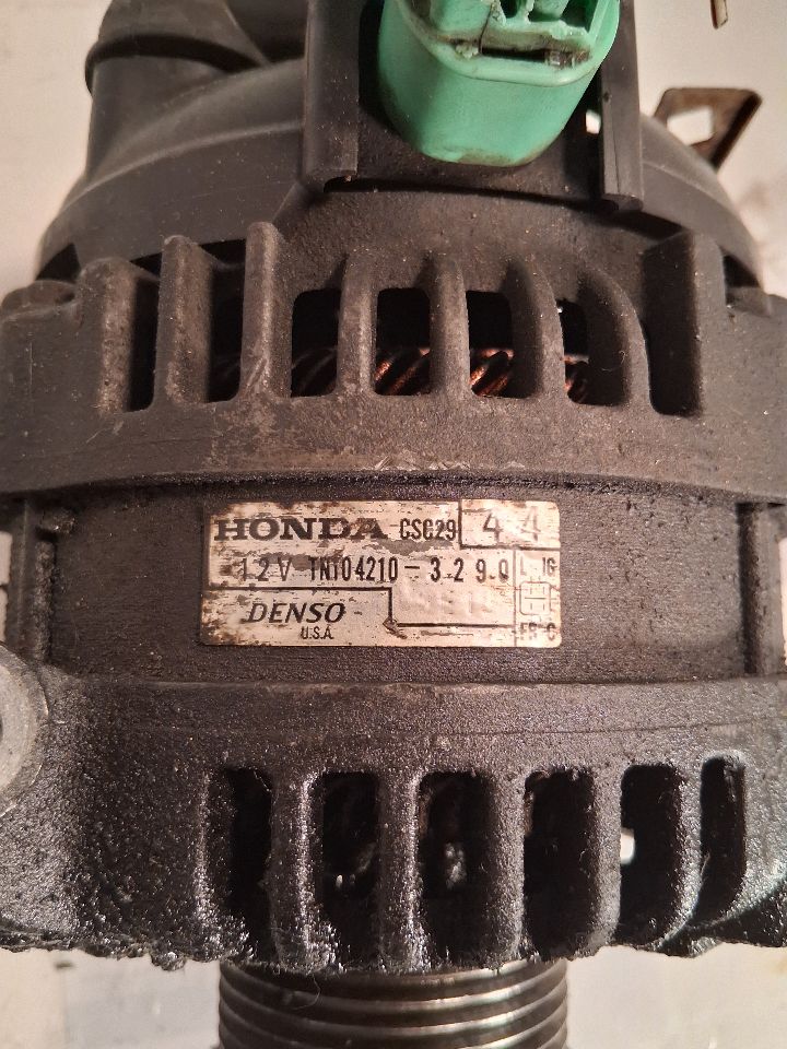 Alternator from a 2004 Honda Accord, photo 3