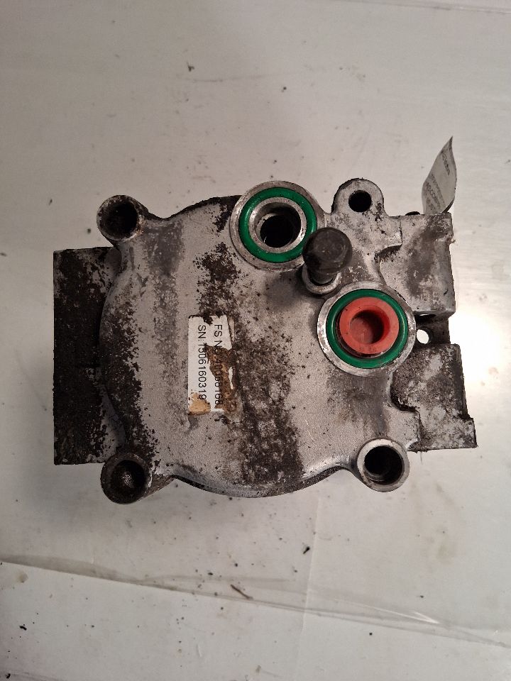 AC Compressor from a 2001 Ford Taurus, photo 2