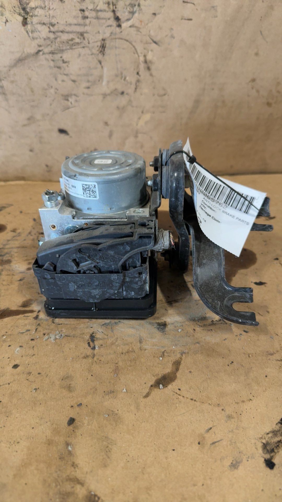 ABS Pump Module from a 2021 Honda Civic, photo 1