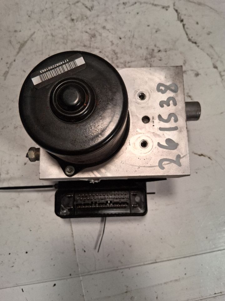 ABS Pump Module from a 2006 Nissan, photo 1