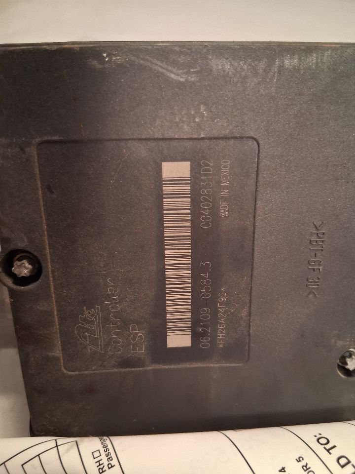 ABS Pump Module from a 2006 Nissan, photo 3
