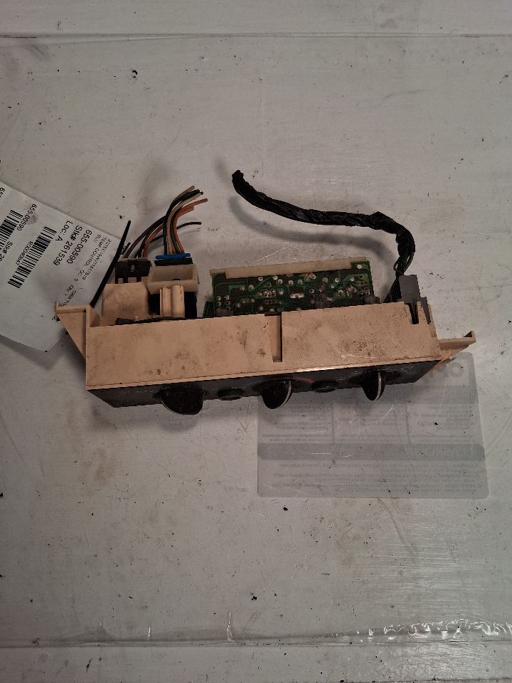 Climate Control Panel from a 1996 GMC 1500, photo 2