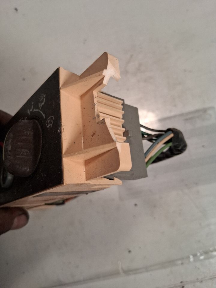 Climate Control Panel from a 1996 GMC 1500, photo 4