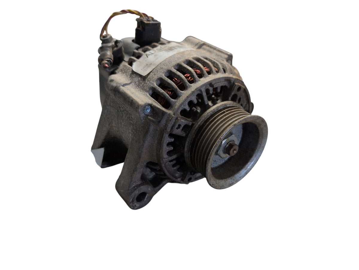Alternator from a 1999 Toyota Avalon, photo 1