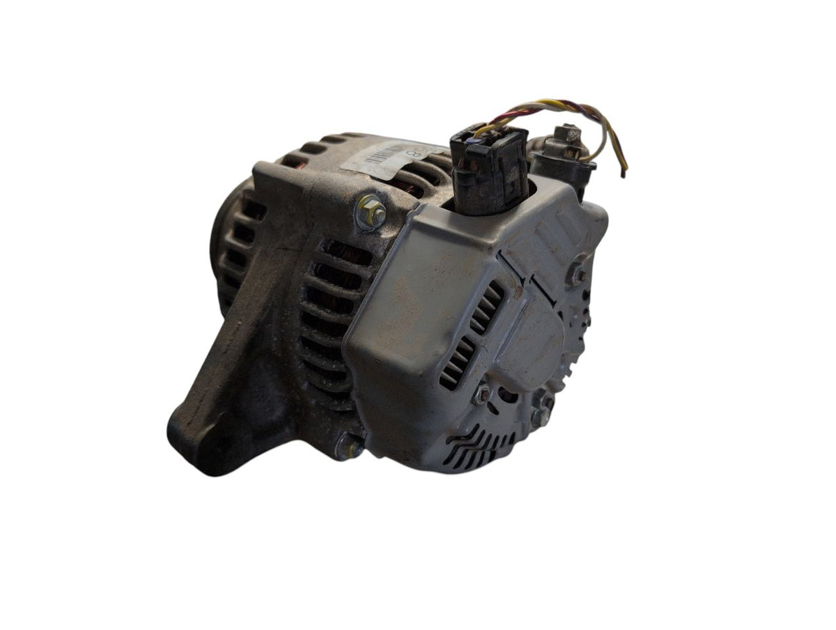 Alternator from a 1999 Toyota Avalon, photo 4