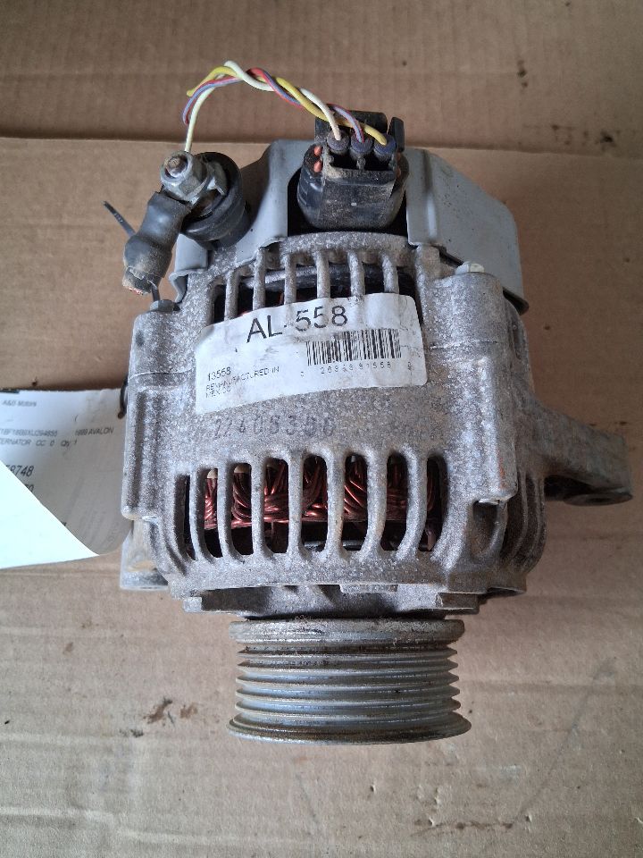 Alternator from a 1999 Toyota Avalon, photo 6