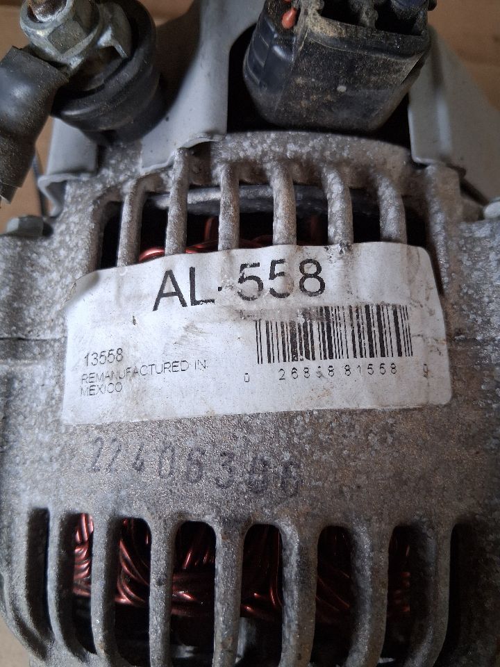 Alternator from a 1999 Toyota Avalon, photo 7